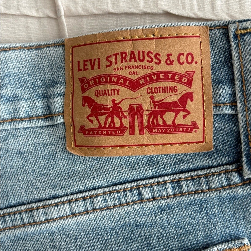 Levi’s Wedgie Straight Jeans Size 32 High Rise Distressed Light Wash Denim - Picture 5 of 6